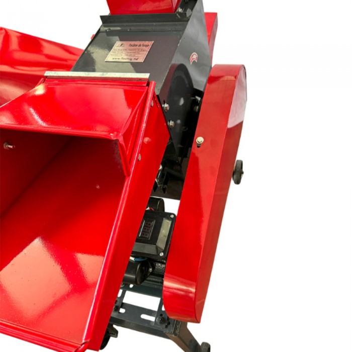 Измельчитель кормов Demetra DM-400-24 PRO – Корморезки и дробилки для зерна