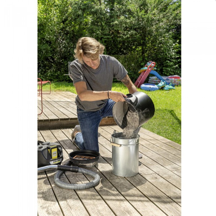 Пылесос промышленный для золы Karcher AD2 Battery Set – Пылесосы и системы пылеудаления