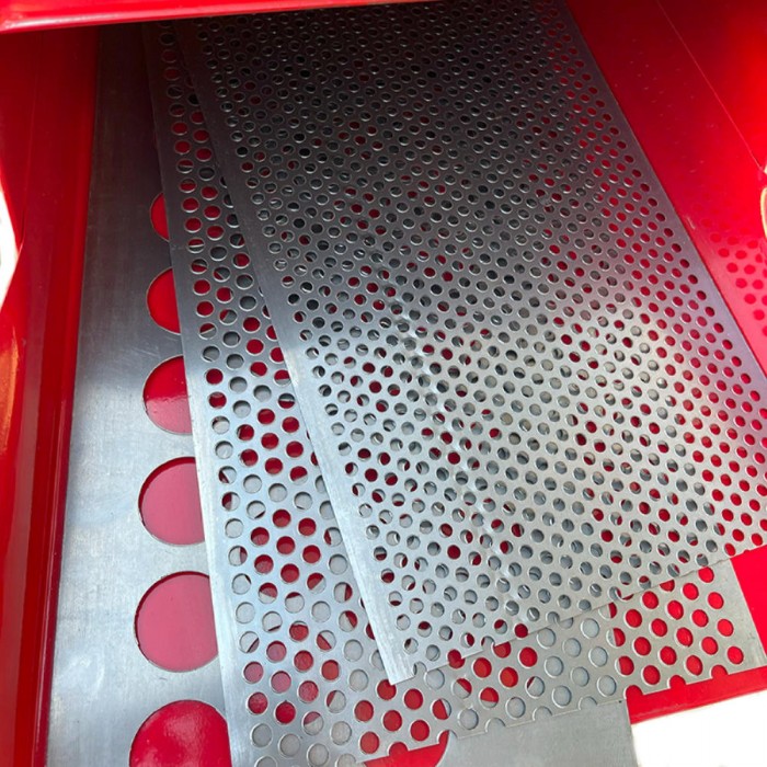 Измельчитель кормов и зерна Demetra DM-400-24BD, бензиновый двигатель – Корморезки и дробилки для зерна