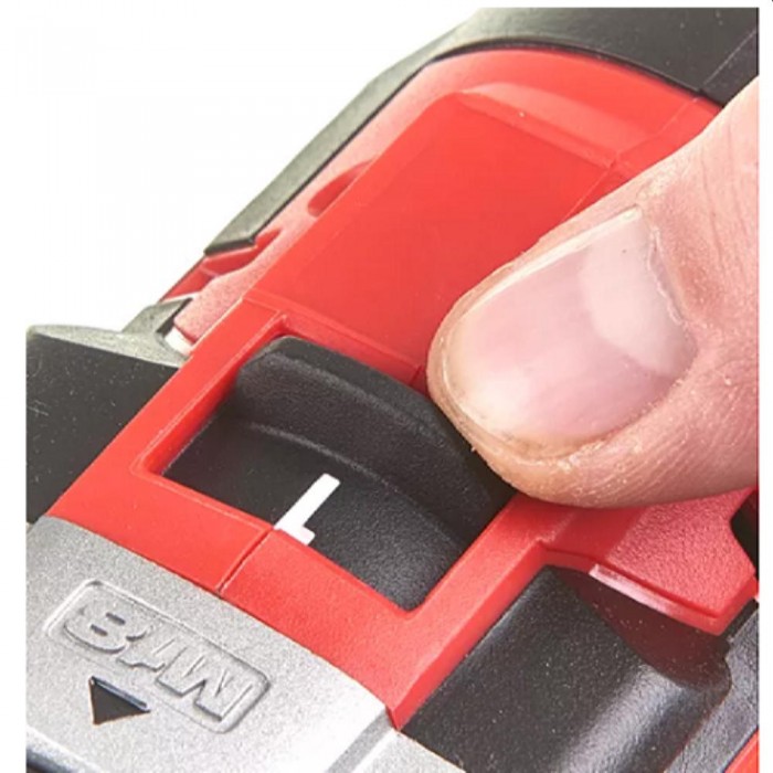 Шуруповерт-дрель аккумуляторный Milwaukee M18 CBLDD-202CX – Шуруповерты