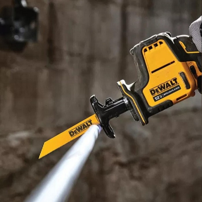 Пила сабельная на аккумуляторе DeWALT DCS312D2 – Сабельные пилы
