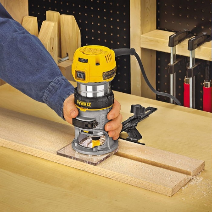 Freză DeWALT D26200 pentru utilizare cu o singură mână – Mașini pentru prelucrarea lemnului